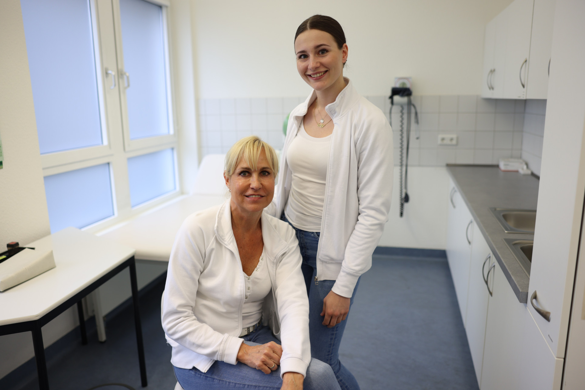 Josefine Orth and Birgit de Riese-Meyer, medical assistants